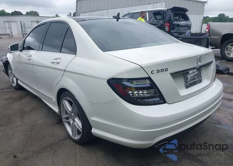 2010 Mercedes-Benz C 300 Luxury/Sport из США, поврежденный, VIN WDDGF5EB5AR125664